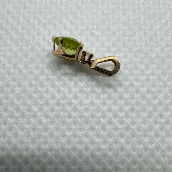 10K Yellow Gold Heart Shape Peridot And Cubic Zirconia Accent Pendant Estate - Picture 8 of 13